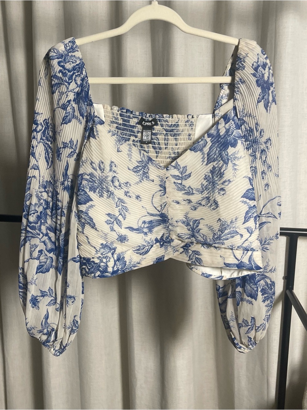 Express Blue Floral Puff-Sleeve Crop Top